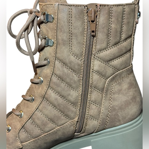 GBG by Guess Arisa Lug Sole Combat Boots 10M - Picture 5 of 9